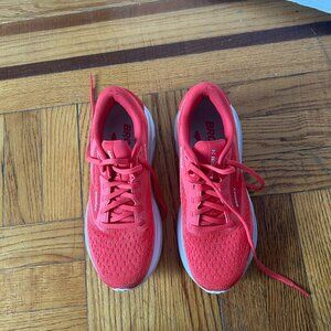 Brooks Adrenaline GTS 24 -- Size 6